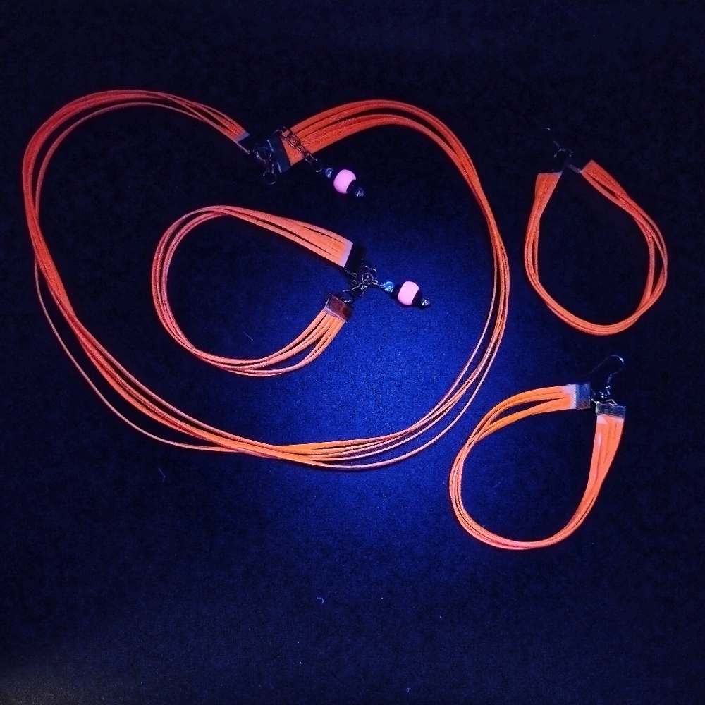 GLOW NECKLACE - Picture 8 of 11